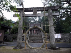 今も鎮守として祀られる荒穂神社