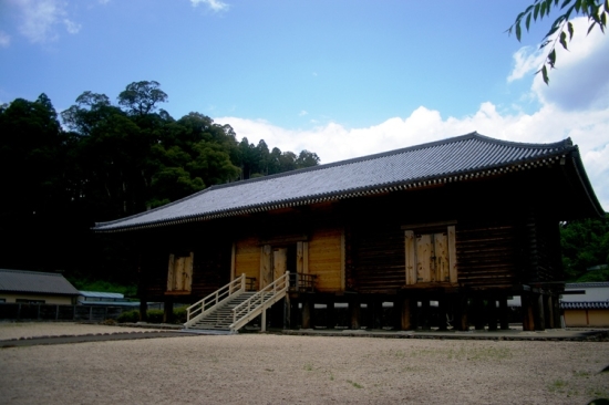 正倉院は思った以上に巨大だ