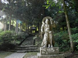 大両子寺の参道