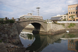 優美なアーチ橋幸橋